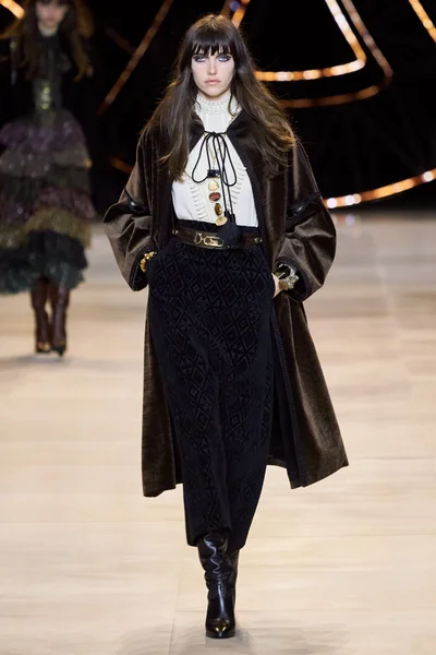 Look 70